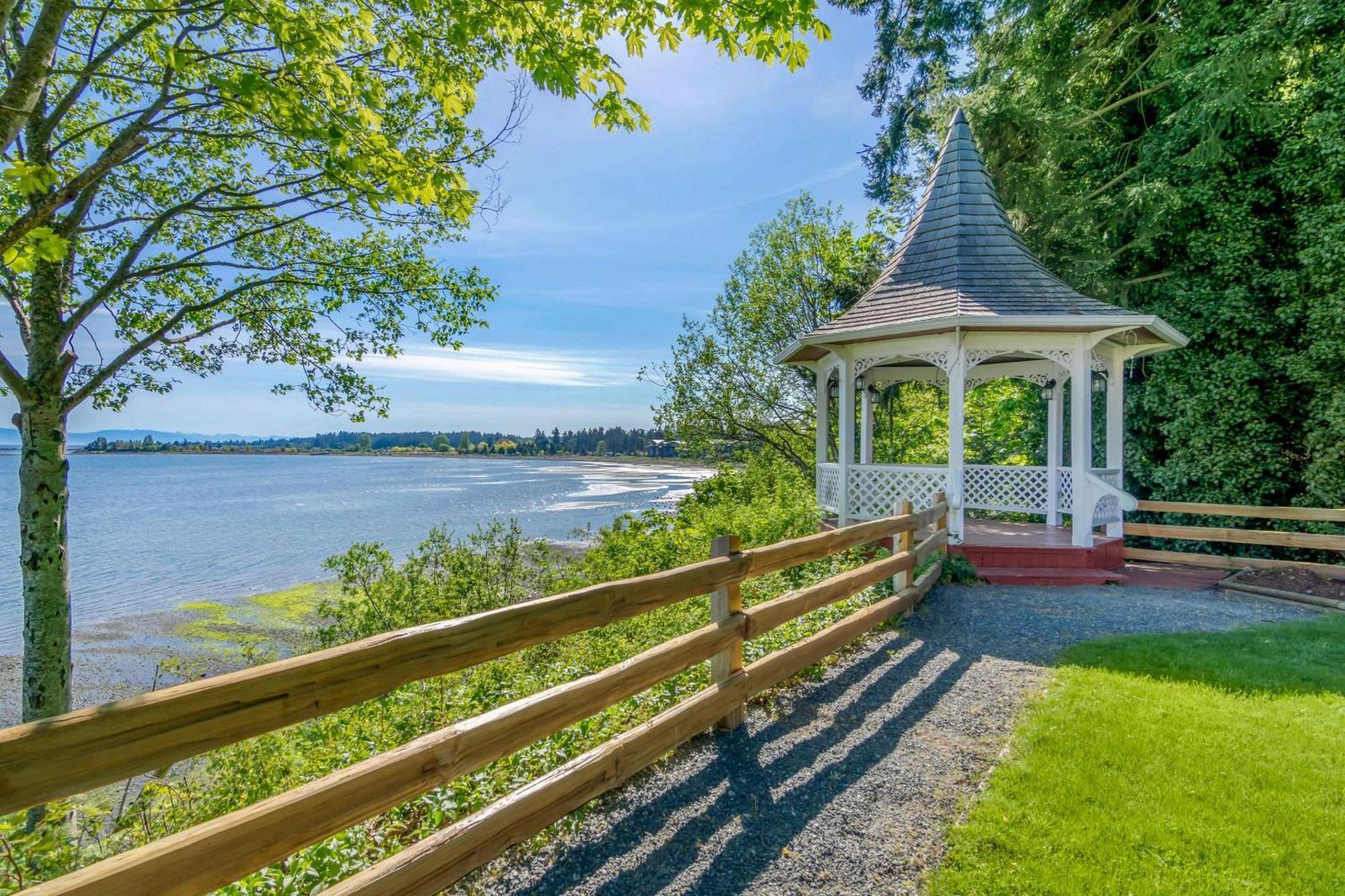 Bayside Oceanfront Resort パークスビル エクステリア 写真